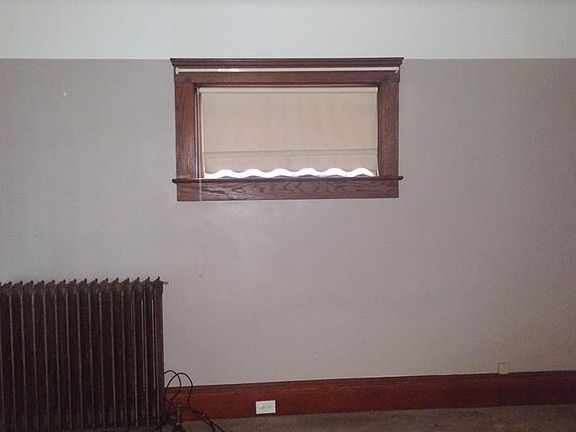 4th image of 2062 W 100th St