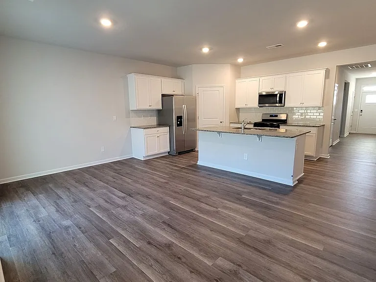 7136 Foxhollow Ln — Photo 9