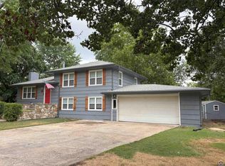 1548 Sherwood Way, Emporia, KS 66801