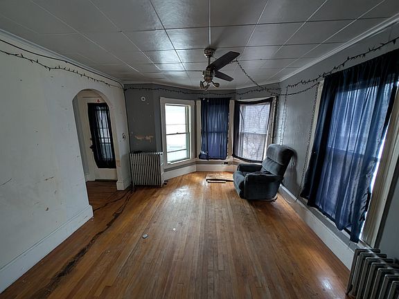 5th image of 723 Second Avenue