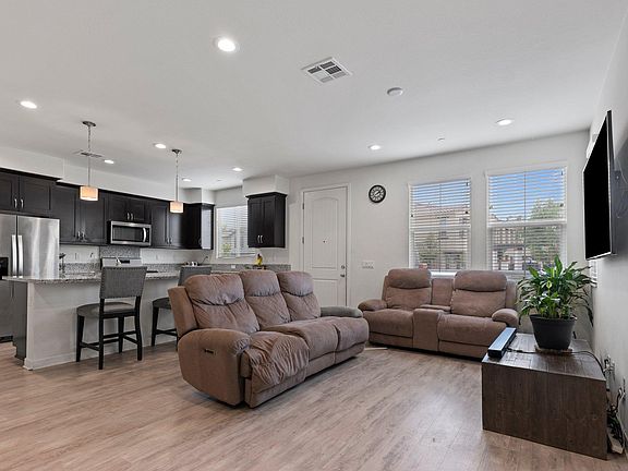 4th image of 4105 Vela Way