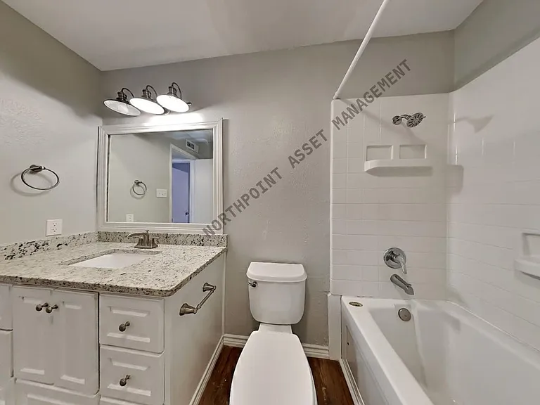 8825 Miami Dr — Photo 20