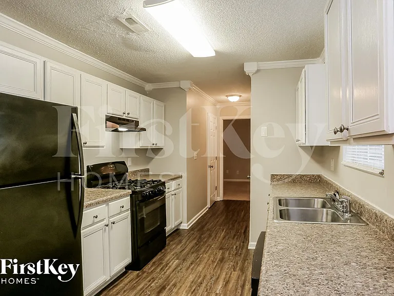 604 Rays Ln SE — Photo 5