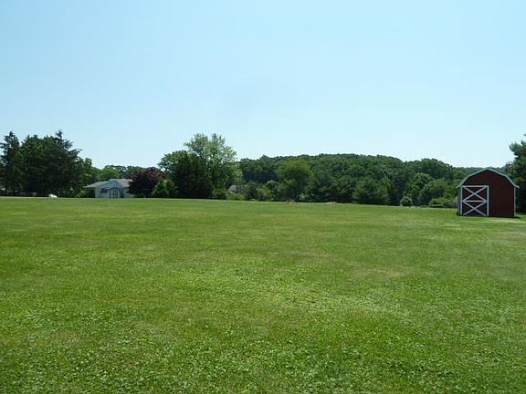 2nd image of 106 Forest Hills Rd