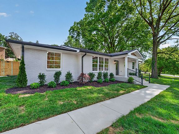 3rd image of 366 Barrywood Dr