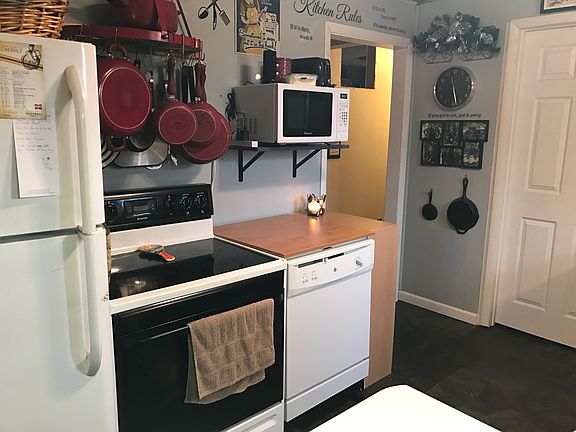 2nd image of 5768 Willow Ln
