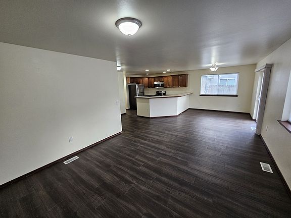 5th image of 18222 Blueberry Ln