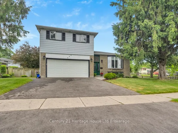 233 Diefenbaker Dr, Woodstock, ON N4S 8K1