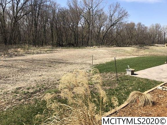 5th image of 411 River Bend Dr