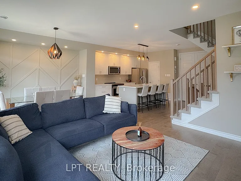 552 Labrador Cres — Photo 15