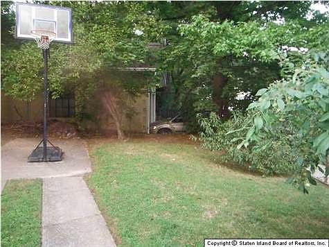5th image of 427 Hoyt Ave