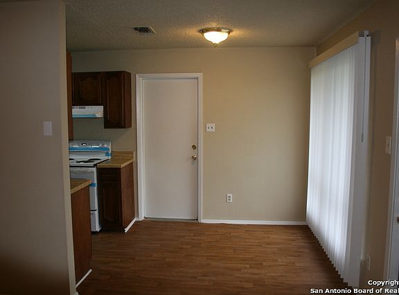 4th image of 5934 Cliff Trail Dr