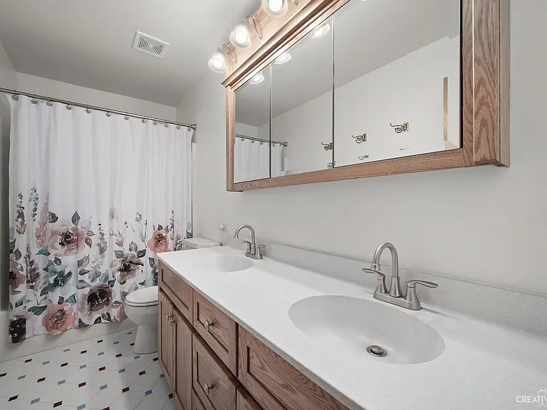 320 N Wright St — Photo 18