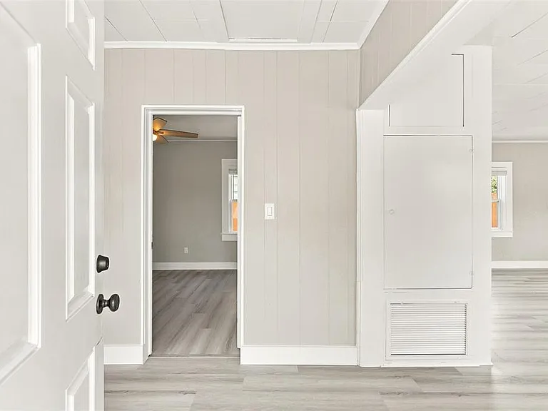 2704 E Jefferson St — Photo 5