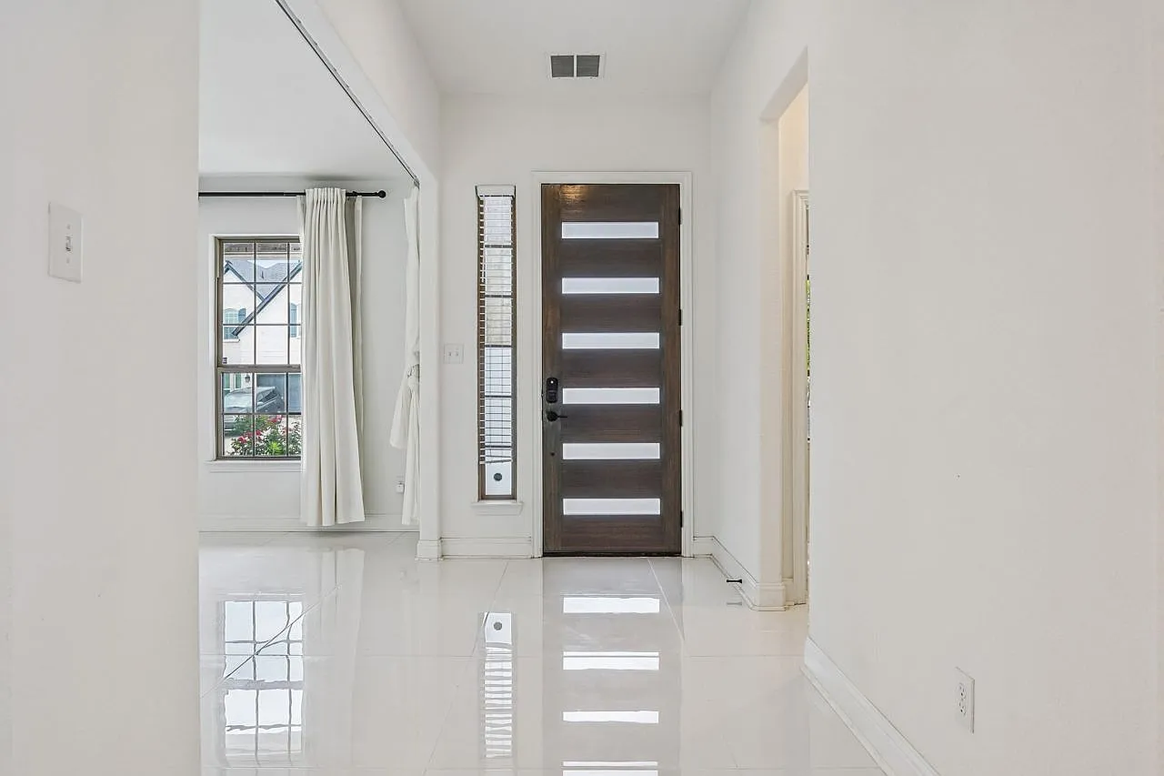 5 bed, 4.5 bath, 2536 sqft, $3,650 — Photo 1