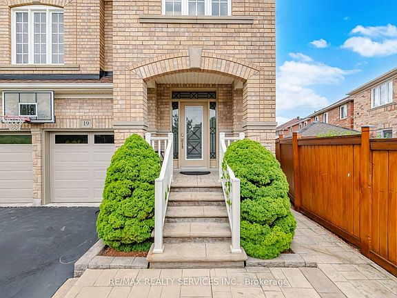4th image of 19 Thornbush Blvd