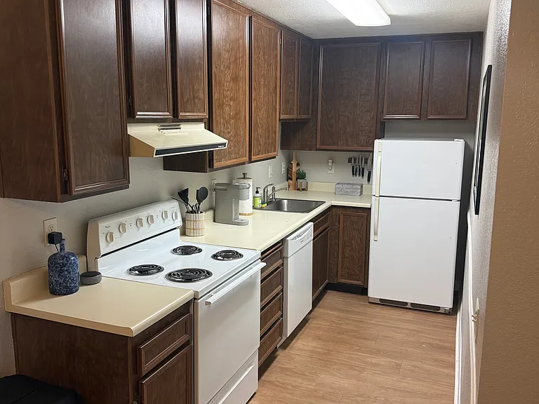 2809 N Los Felices Cir E #G111 — Photo 5