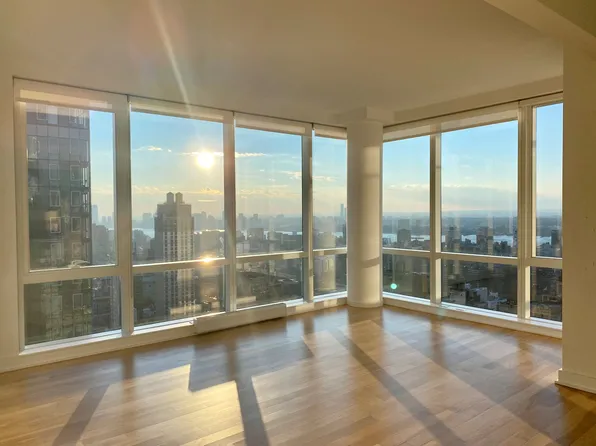 885 6th Avenue image 1 of 7