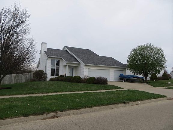 2nd image of 925 Fairview Ln