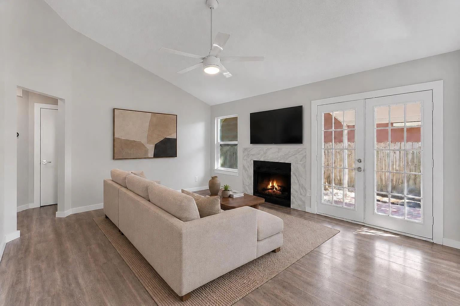 2 bed, 1.0 bath, 813 sqft, $2,000 — Photo 4