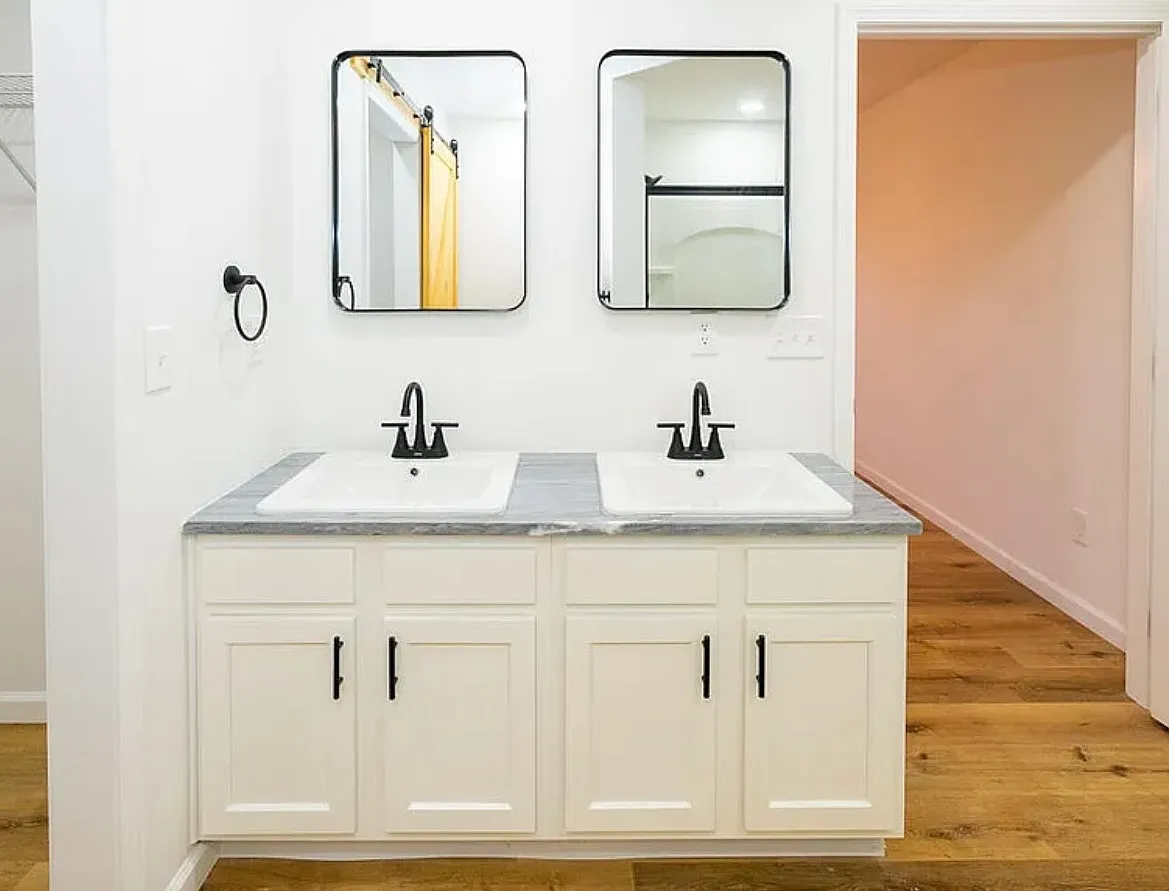 3 bed, 1600 sqft, $1,600 — Photo 3