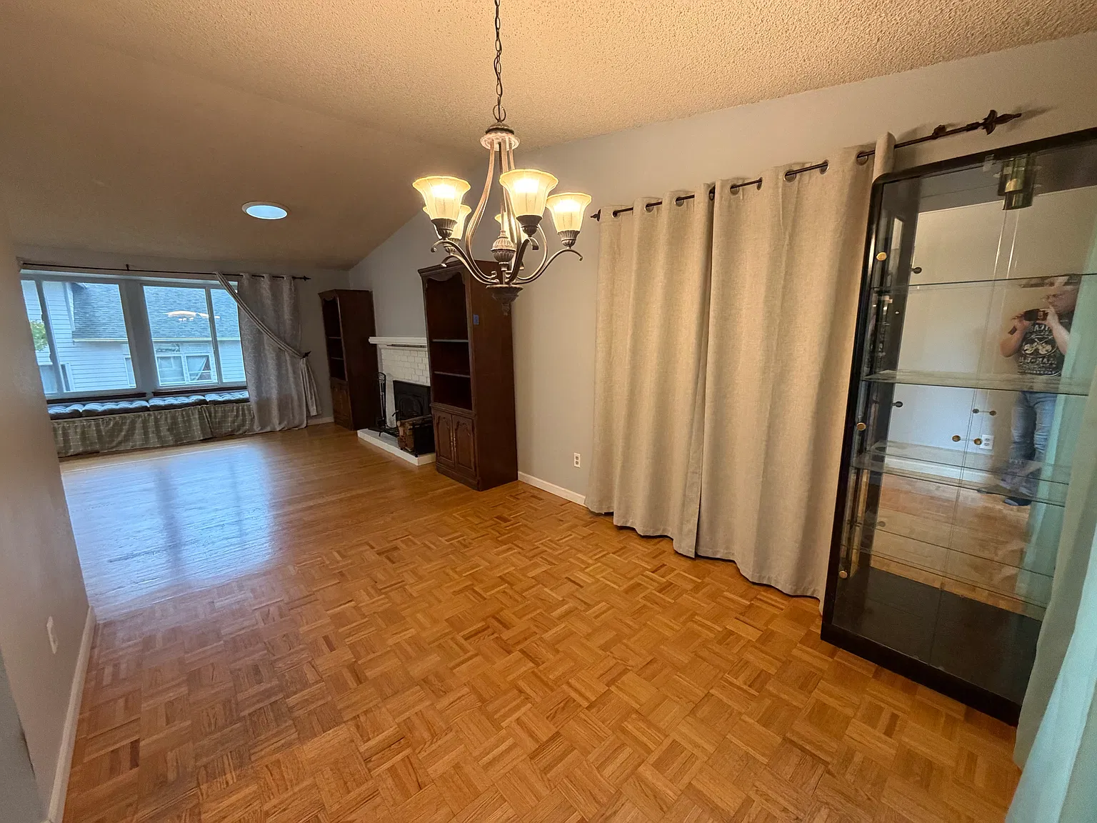 3 bed, 1300 sqft, $3,499 — Photo 2