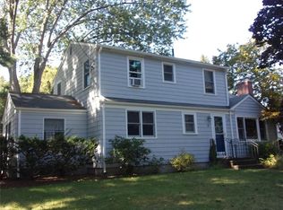 8 Pine Cone Dr, Barrington, RI 02806