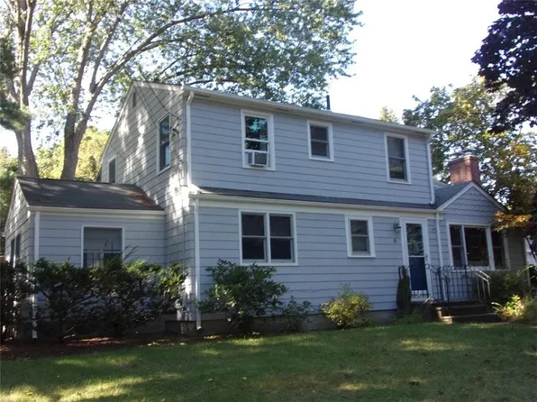 8 Pine Cone Dr, Barrington, RI 02806