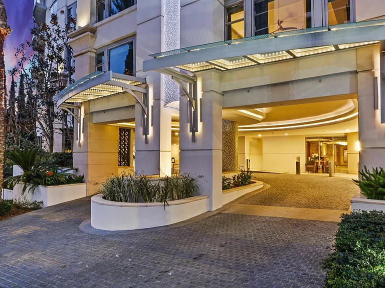 Wilshire Victoria Westwood Apartments — Photo 20