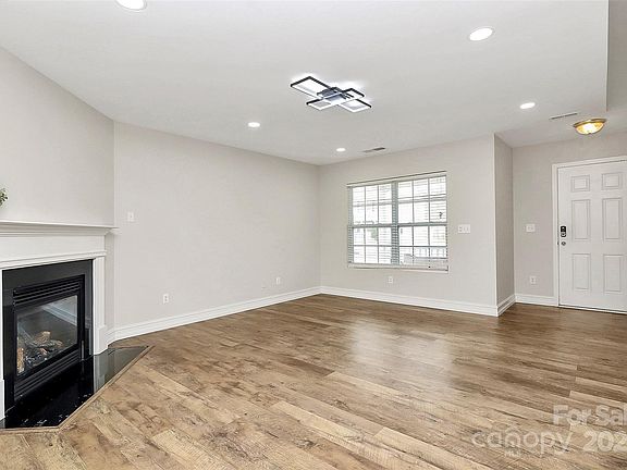 4th image of 1419 Cold Creek Pl