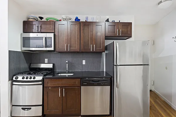 Rented by BLU Real Estate | media 14