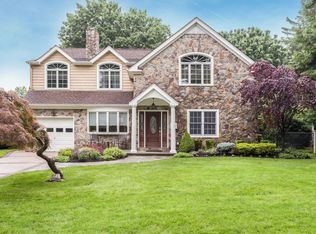 61 Transverse Rd, Garden City, NY 11530