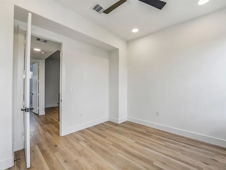 225 Willard St — Photo 27