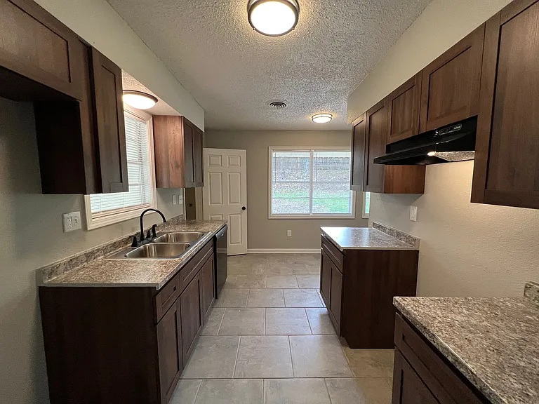 3707 Vanderwood Dr — Photo 8