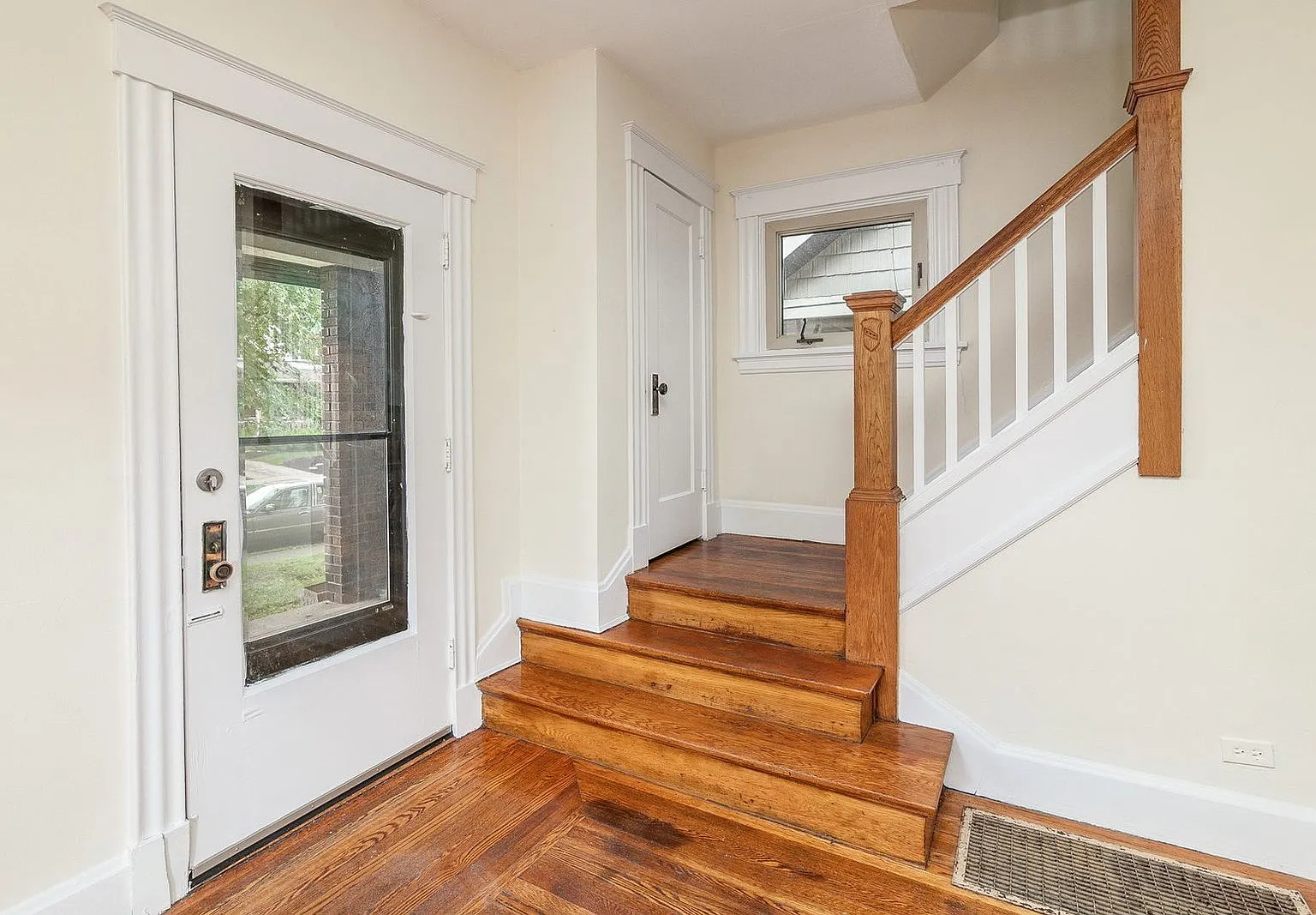 4 bed, 1.5 bath, 2000 sqft, $3,295 — Photo 2
