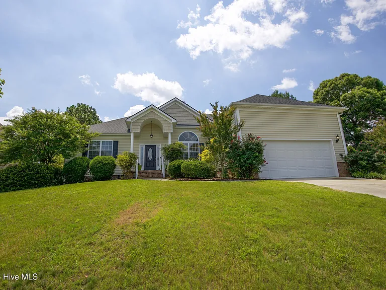 34 Princess Gate Dr — Photo 2