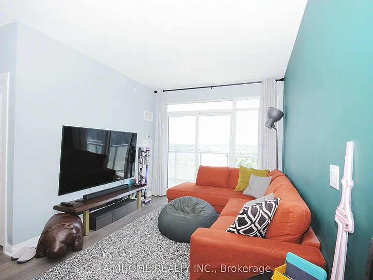 55 Oneida Cres #811 — Photo 6