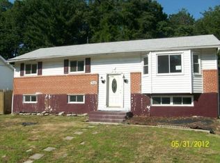 5620 Helmont Dr, Oxon Hill, MD 20745