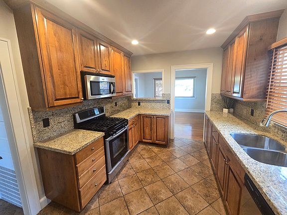 4th image of 1316 E Roosevelt Ave S