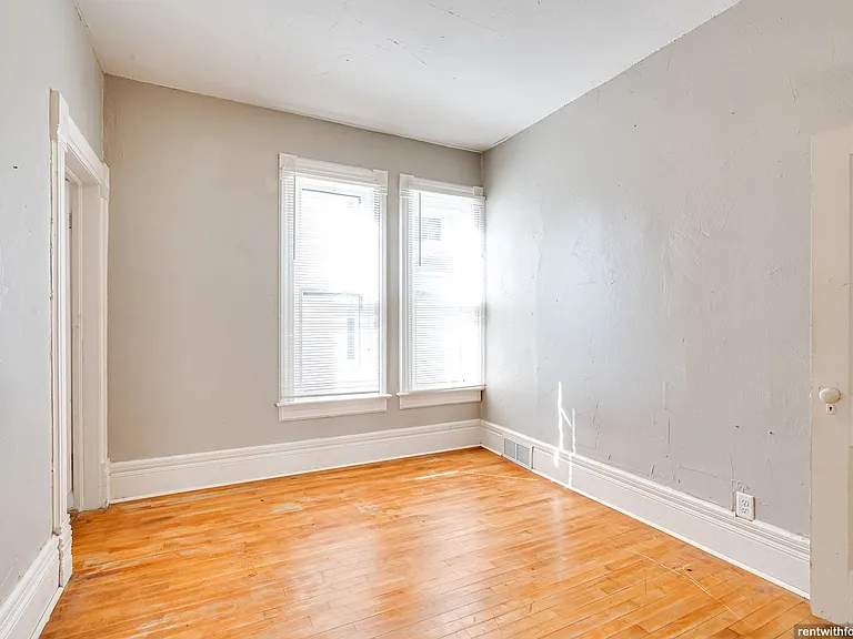 218 E. 8th St. — Photo 7