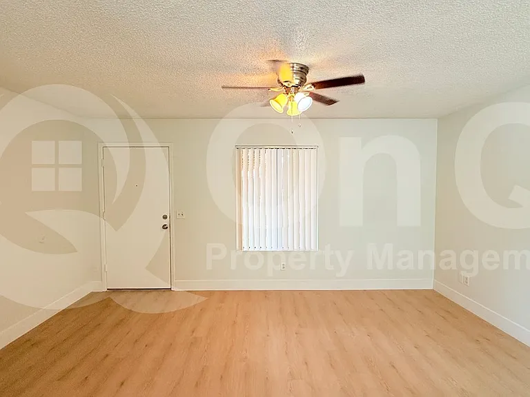 912 N Revere #202 — Photo 3