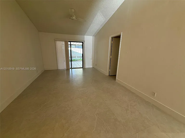 3548 NW 111th Ter — Photo 4