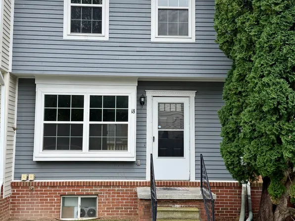 18 Mallard Ct #1, Charles Town, WV 25414