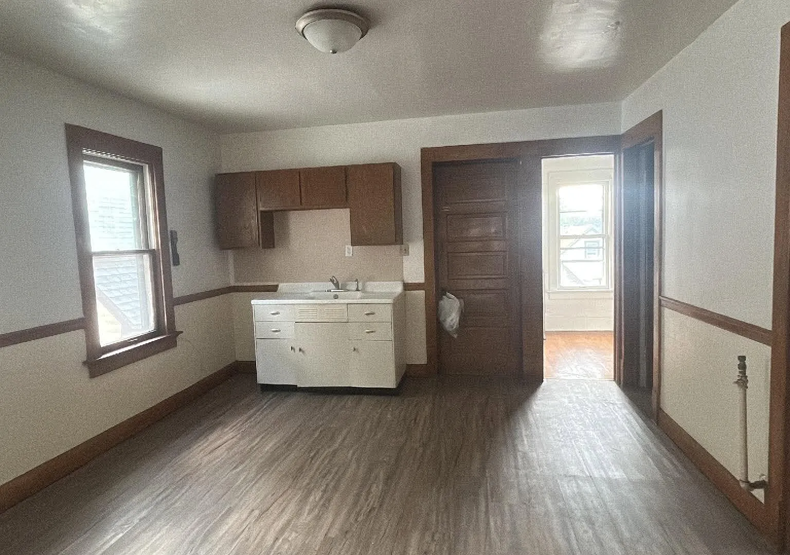 3 bed, $1,100 — Photo 4