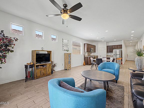 3rd image of 5735 W JONES Avenue