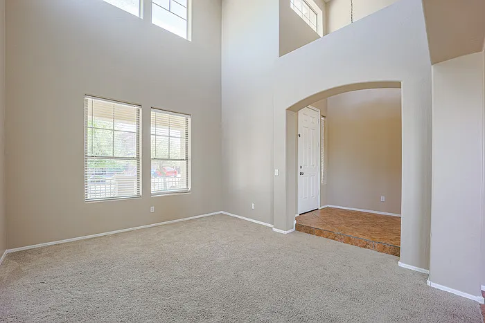 5 bed, 2.5 bath, 2787 sqft, $2,855 — Photo 4