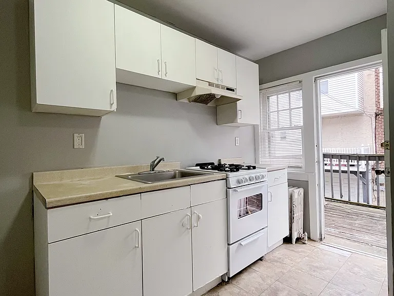4717 Vista St — Photo 6