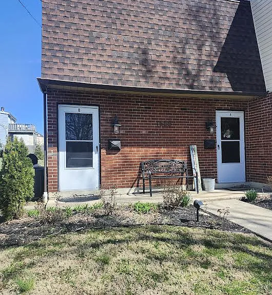 1655 Walnut Ave #B — Photo 2