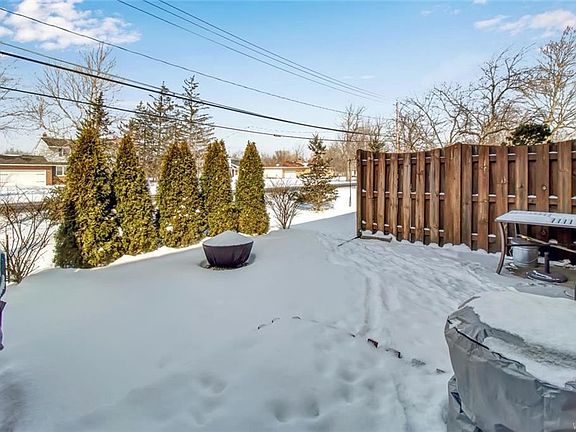 3rd image of 454 Charlesgate Cir