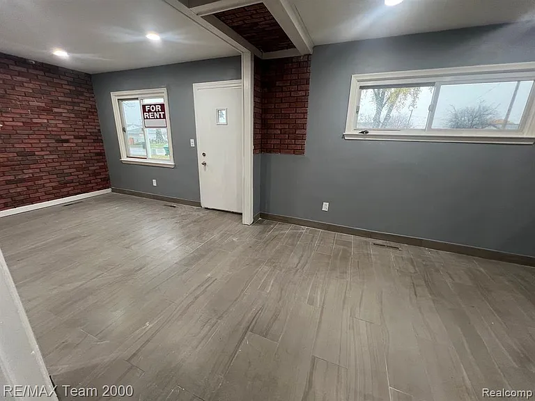 6365 Helen St — Photo 6
